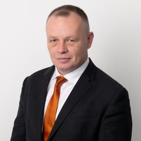 BR-headshot-square-crop-9x9